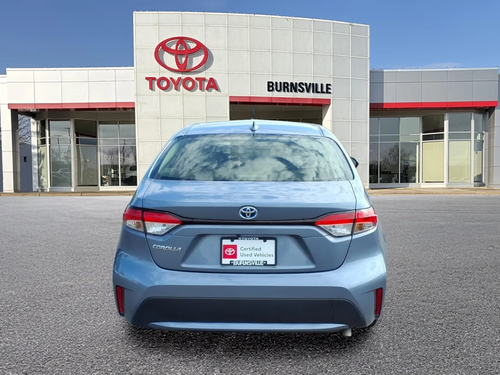Certified Used 2022  Toyota LE image 5