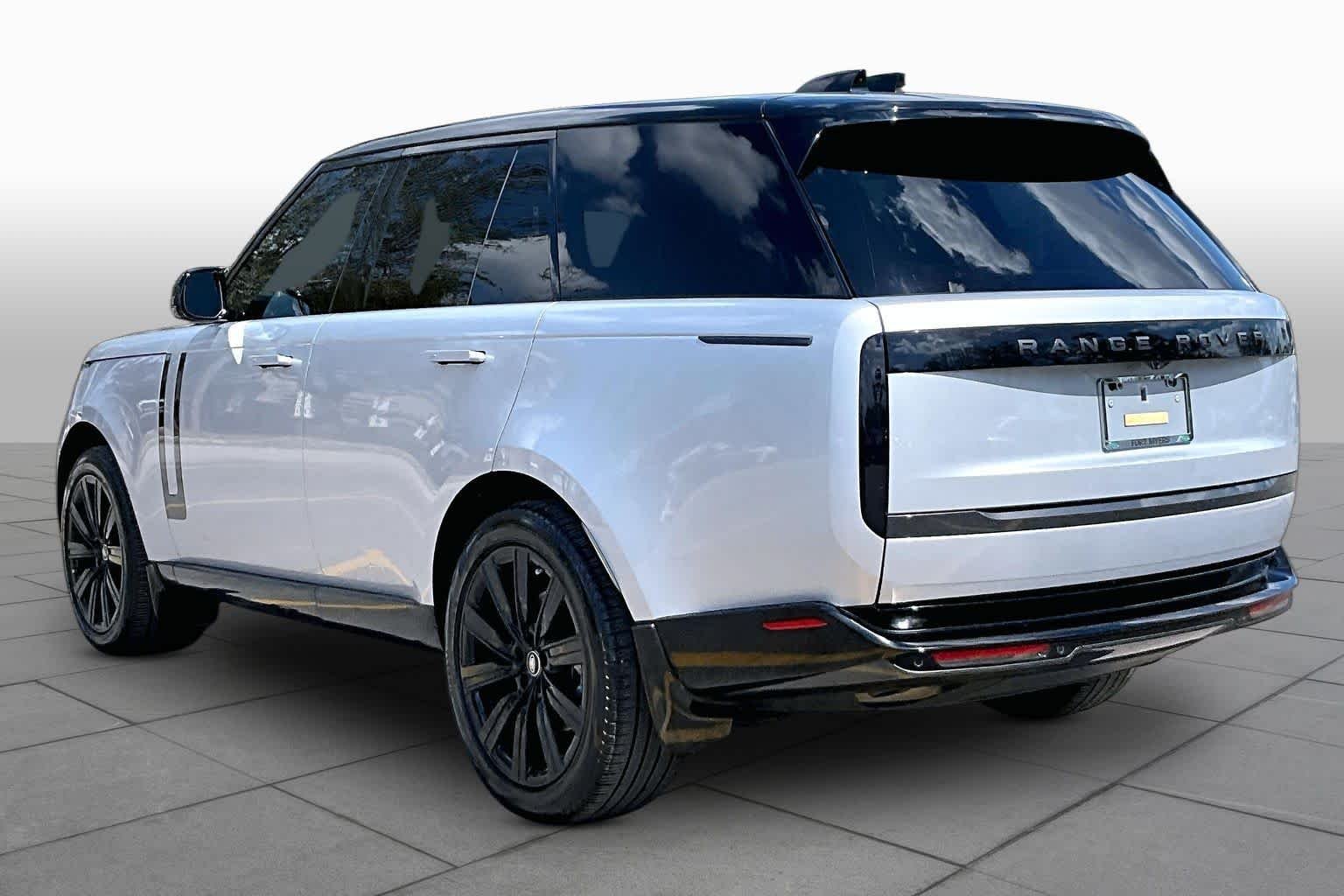 Used 2025 Hakuba Silver Metallic Land Rover SE image 21