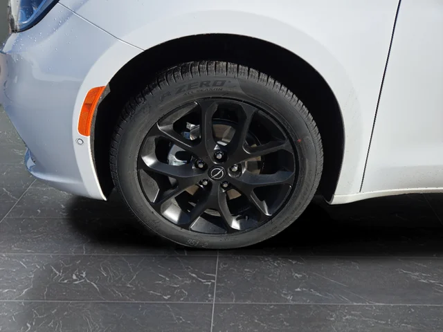 New 2026 Bright White Clear-Coat Exterior Paint Chrysler Select image 37