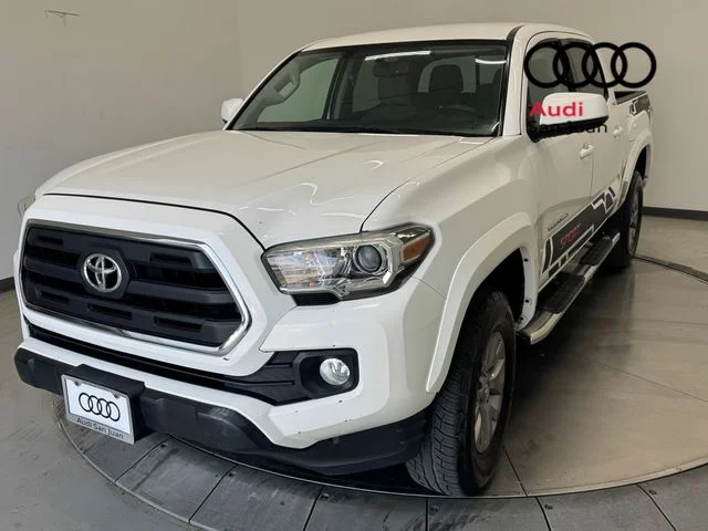 Used 2017 White Toyota SR5 image 3