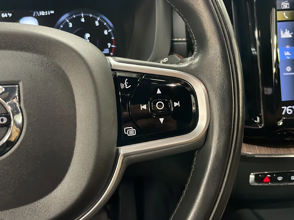 Used 2021 Blue Volvo T5 Inscription image 16