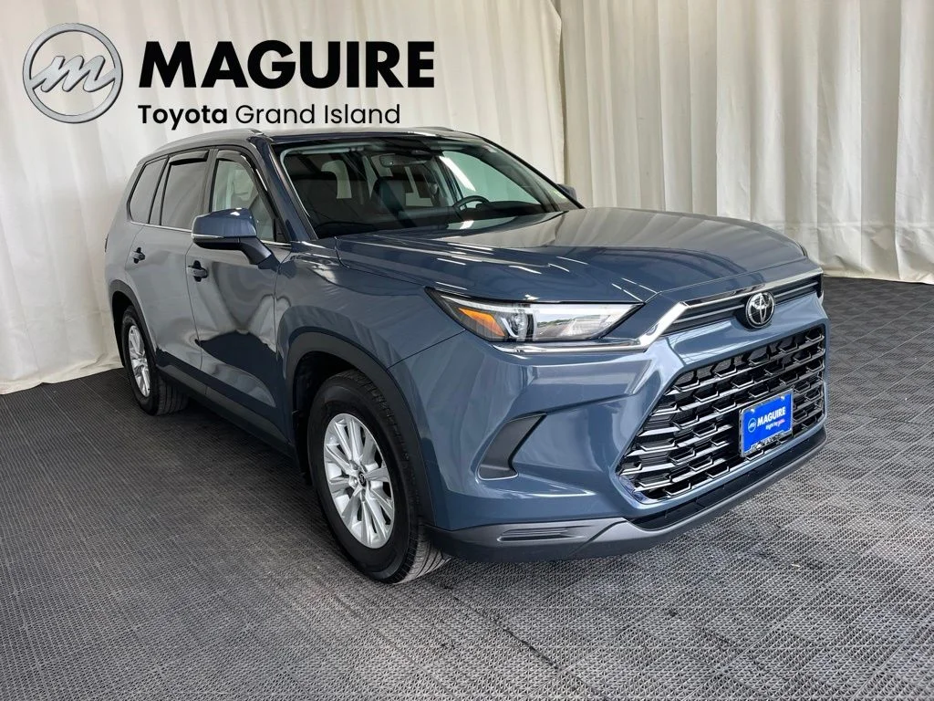 Used 2024 White Toyota XLE image 32