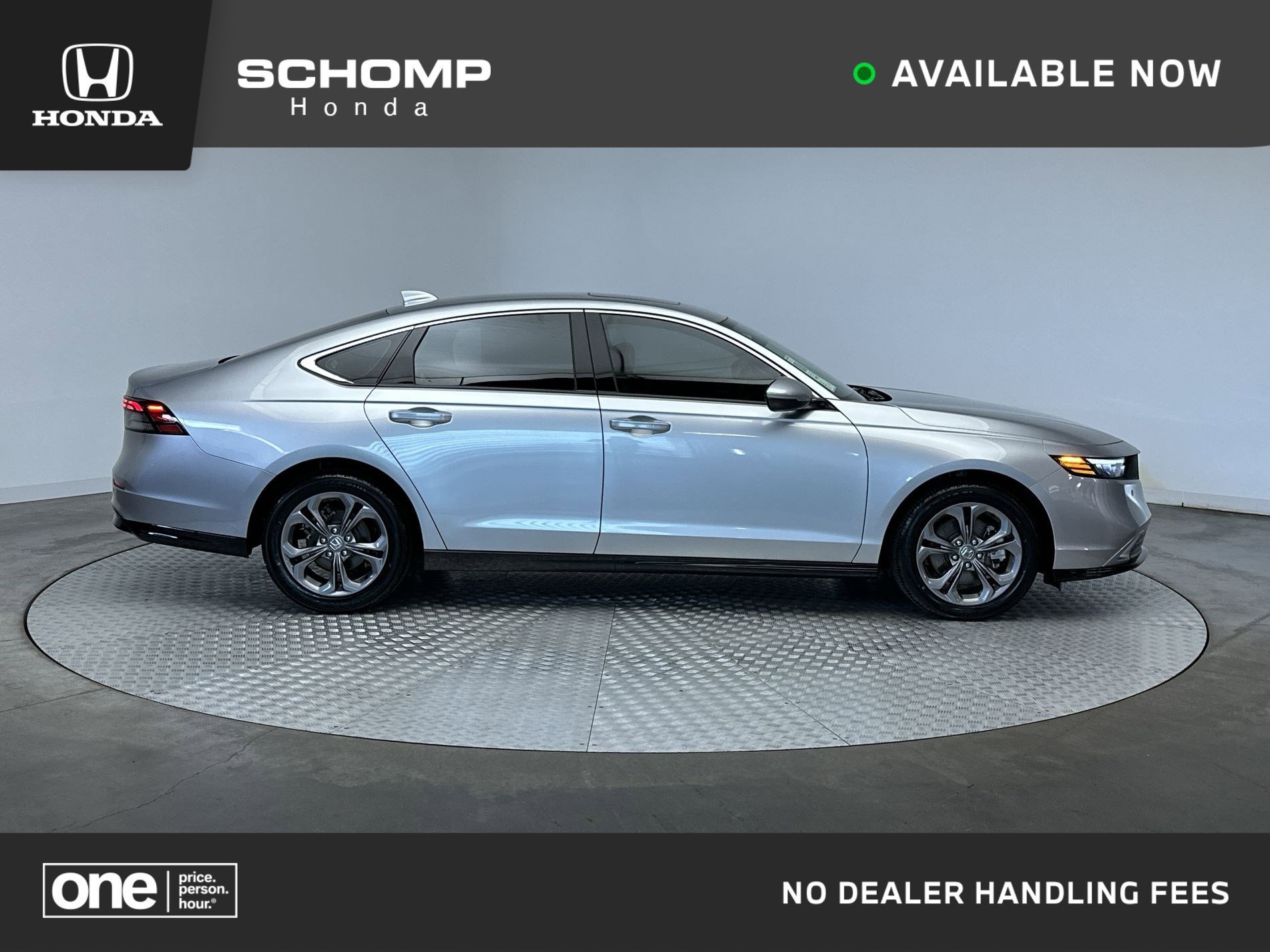 Used 2024 Solar Silver Metallic Honda EX-L image 1