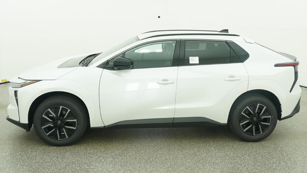 New 2026 Wind Chill Pearl Toyota XLE image 2