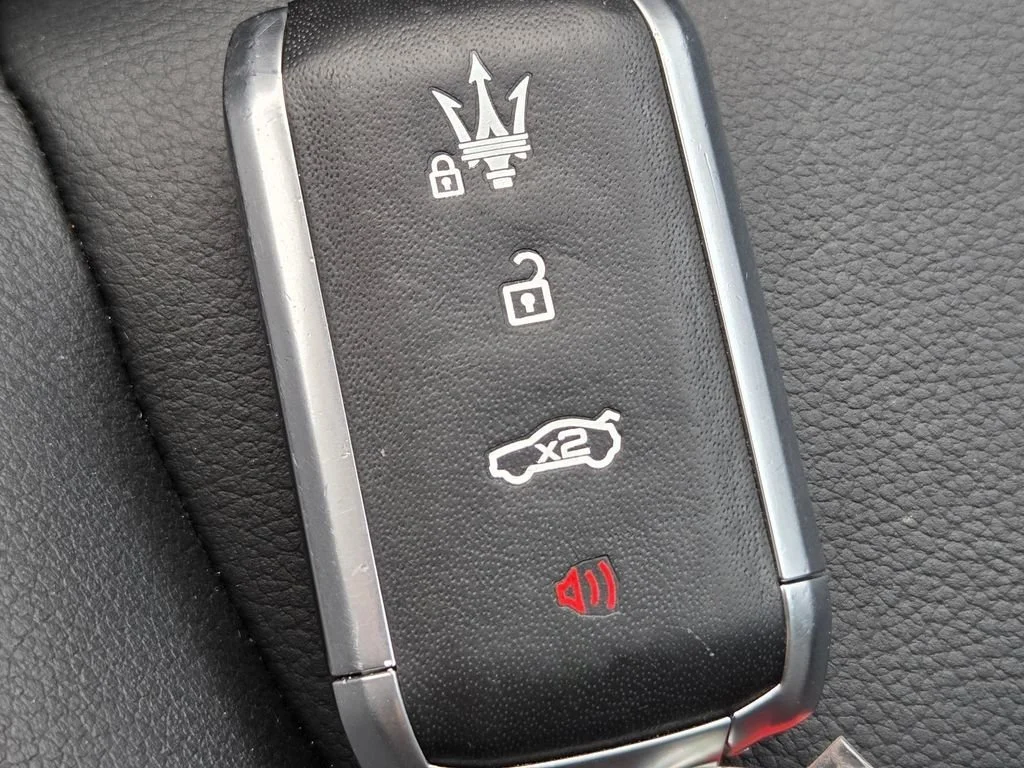 Used 2023 Blu Intenso Metallic Maserati Modena image 43