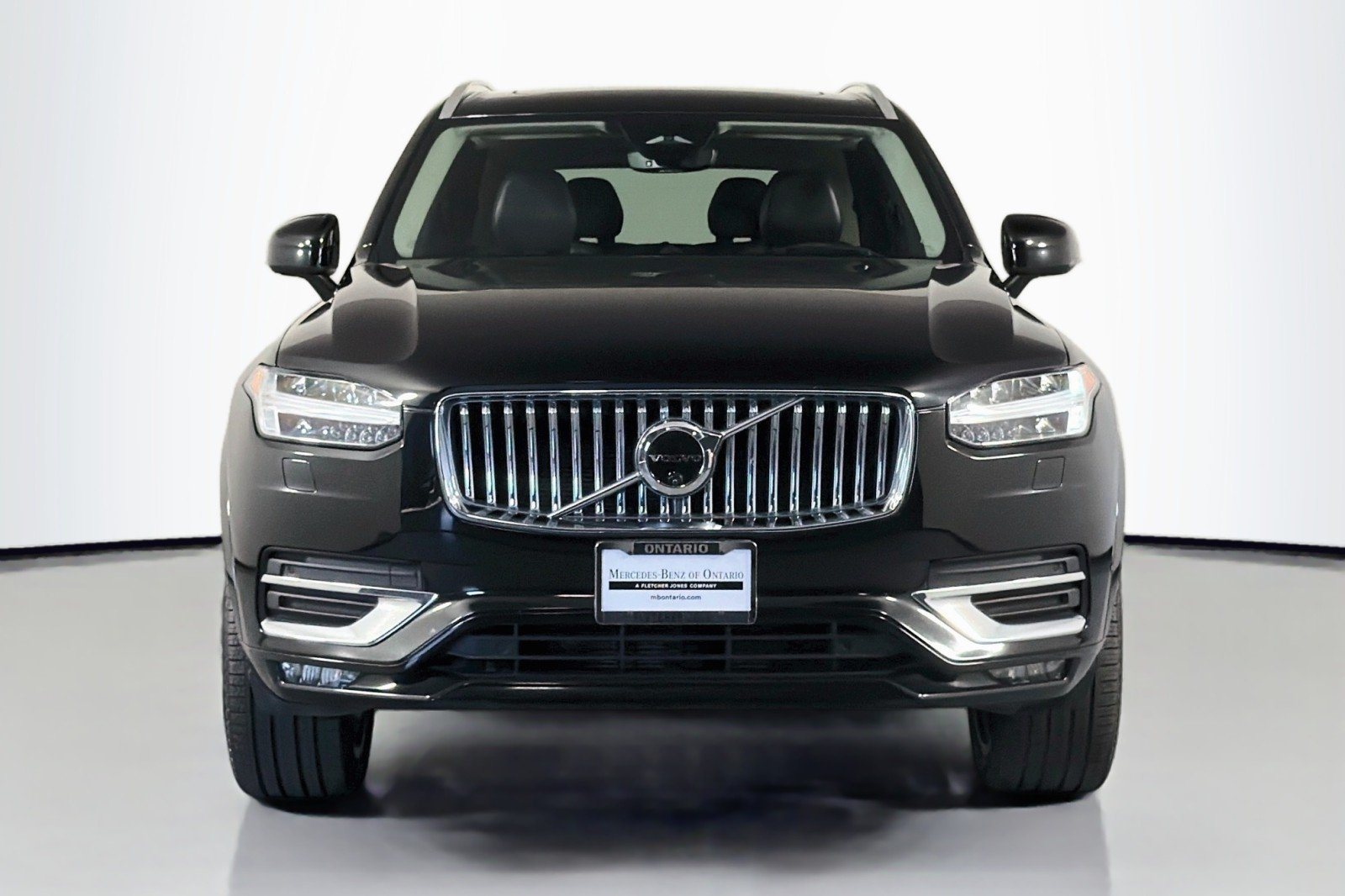 Used 2024 Onyx Black Metallic Volvo Ultimate Bright Theme image 3