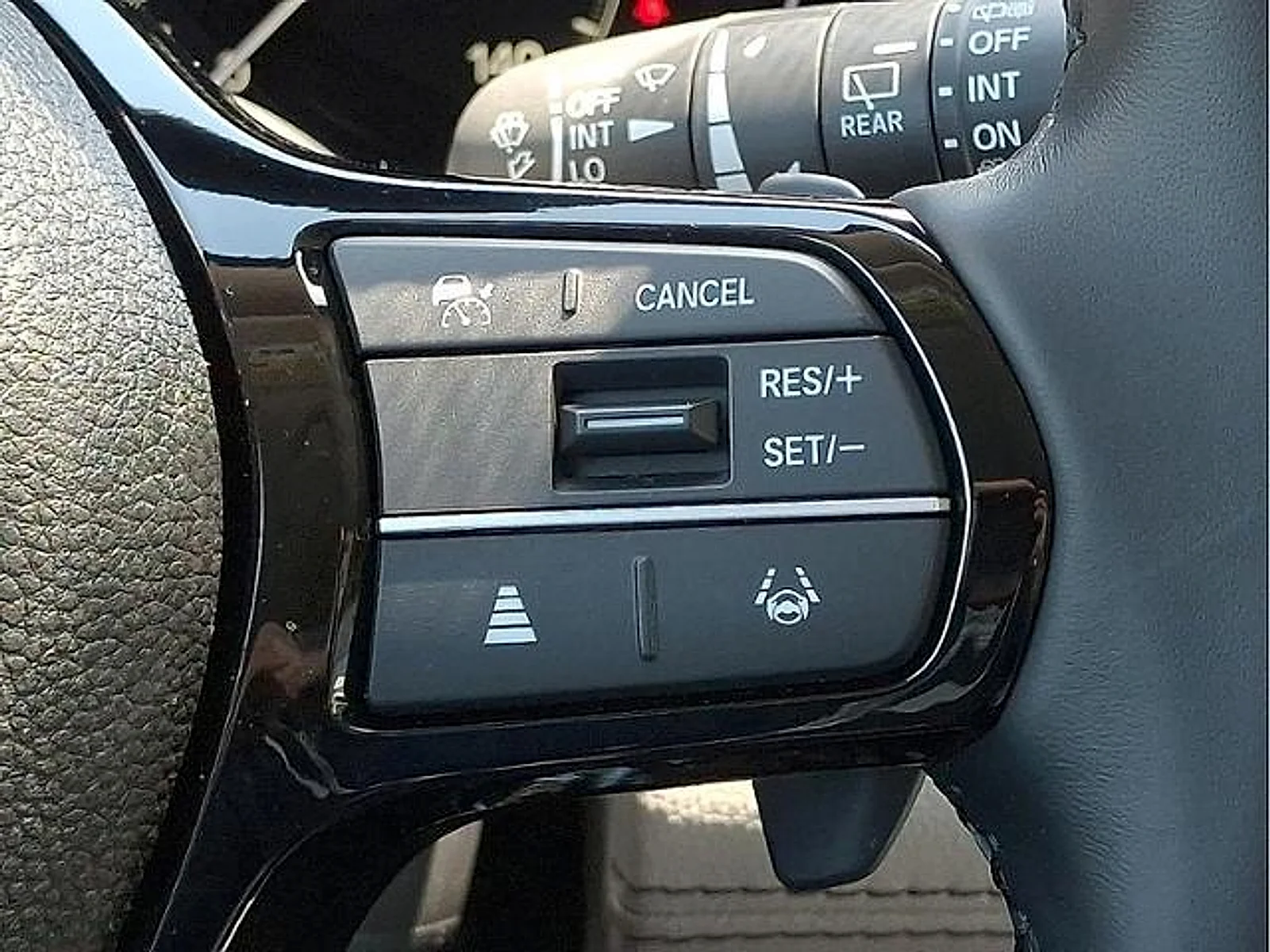Used 2025 Lunar Silver Metallic Honda EX-L image 17