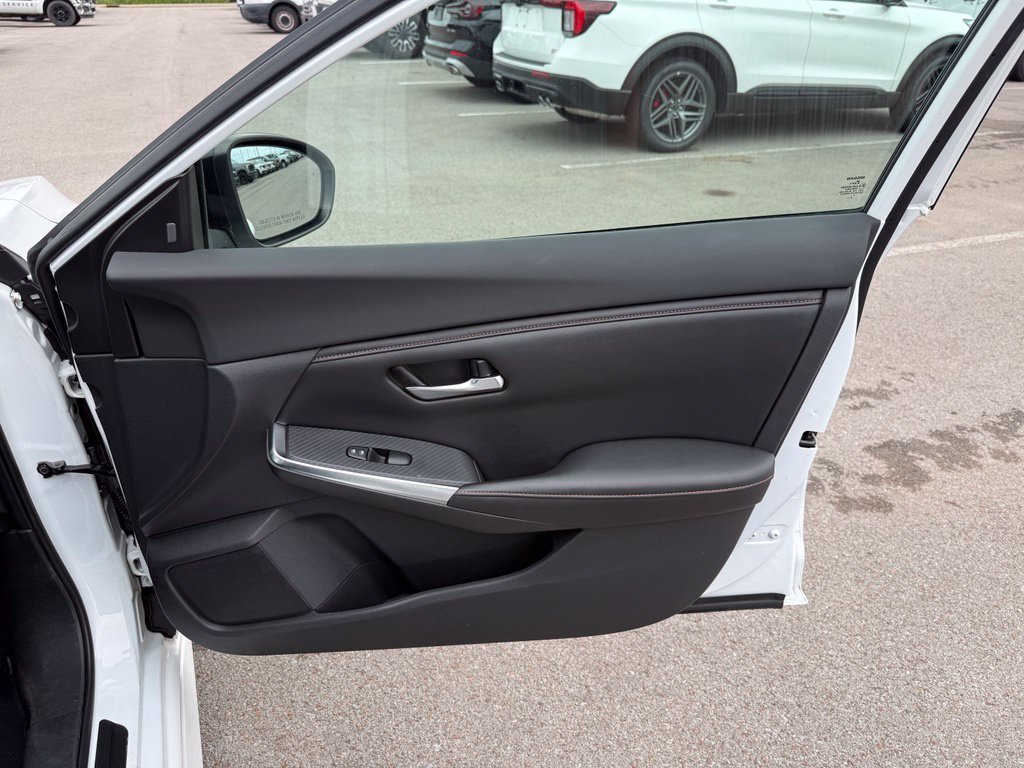 Used 2021 White Nissan SR image 19