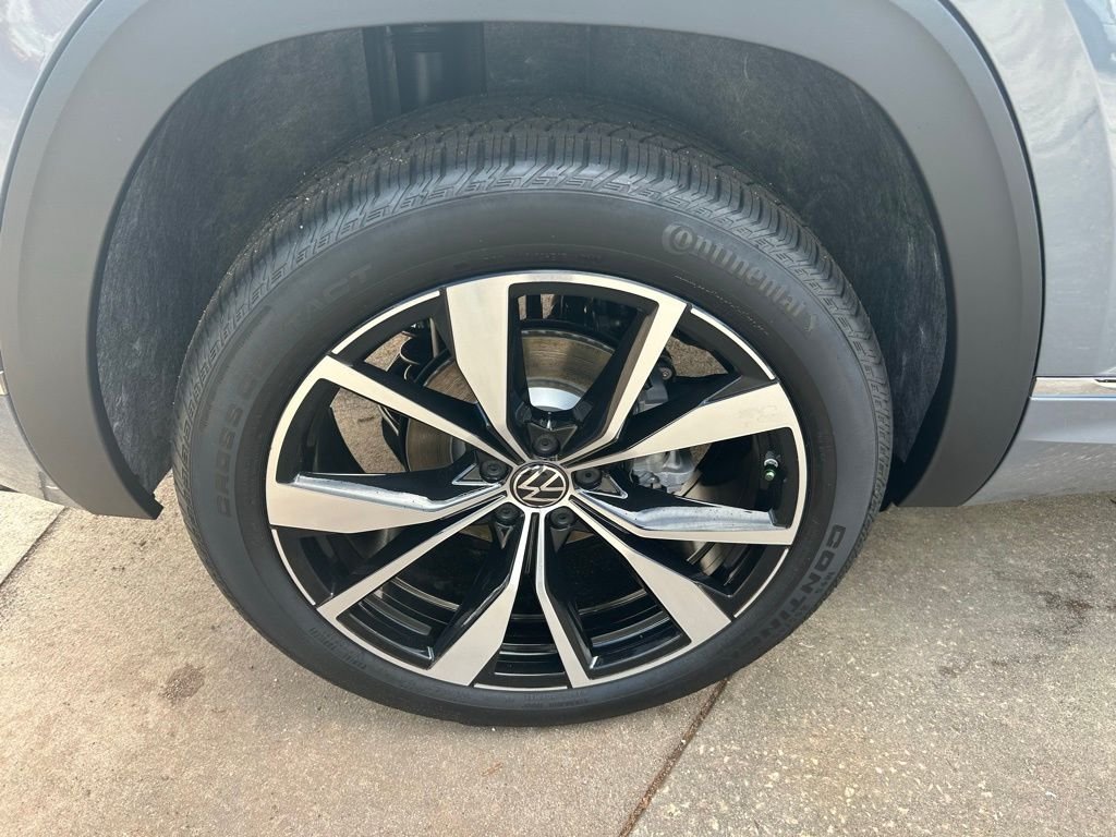 New 2026 Gray Volkswagen 2.0T SEL Premium R-Line image 25