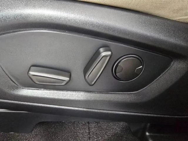 Used 2023 White Ford XLT image 18