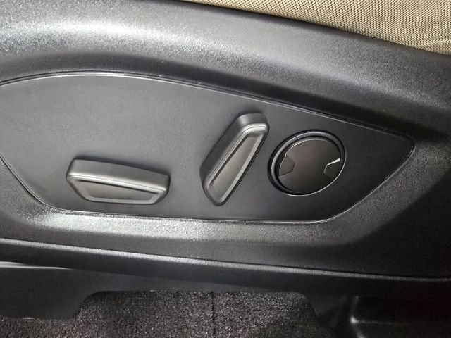 Used 2023 White Metallic Ford XLT image 18