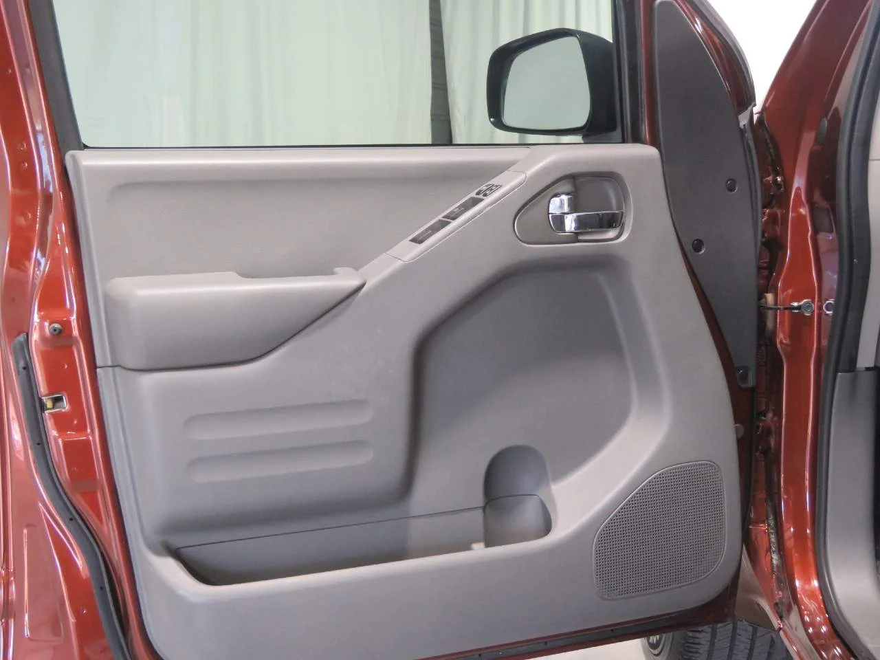 Used 2017 Lava Red Nissan SV Crew Cab image 18