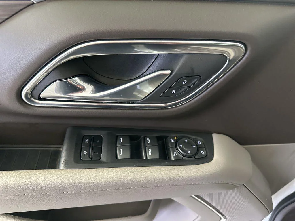 Used 2023 Pearl Chevrolet Z71 image 21