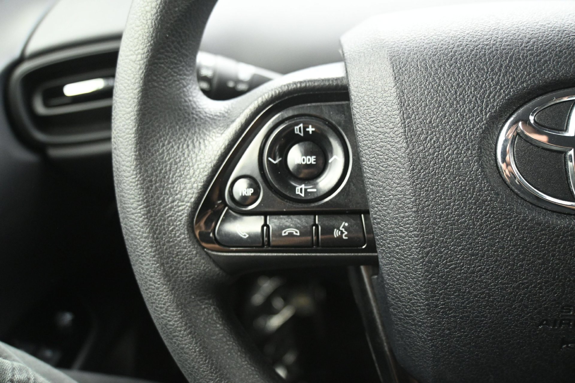 Used 2019 Magnetic Gray Metallic Toyota LE AWD-e image 22