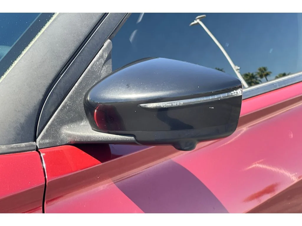 Used 2018 Cayenne Red/Super Black Nissan SR image 12