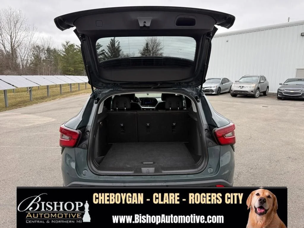 Pre-Owned 2025 Chevrolet Trax LT image 28