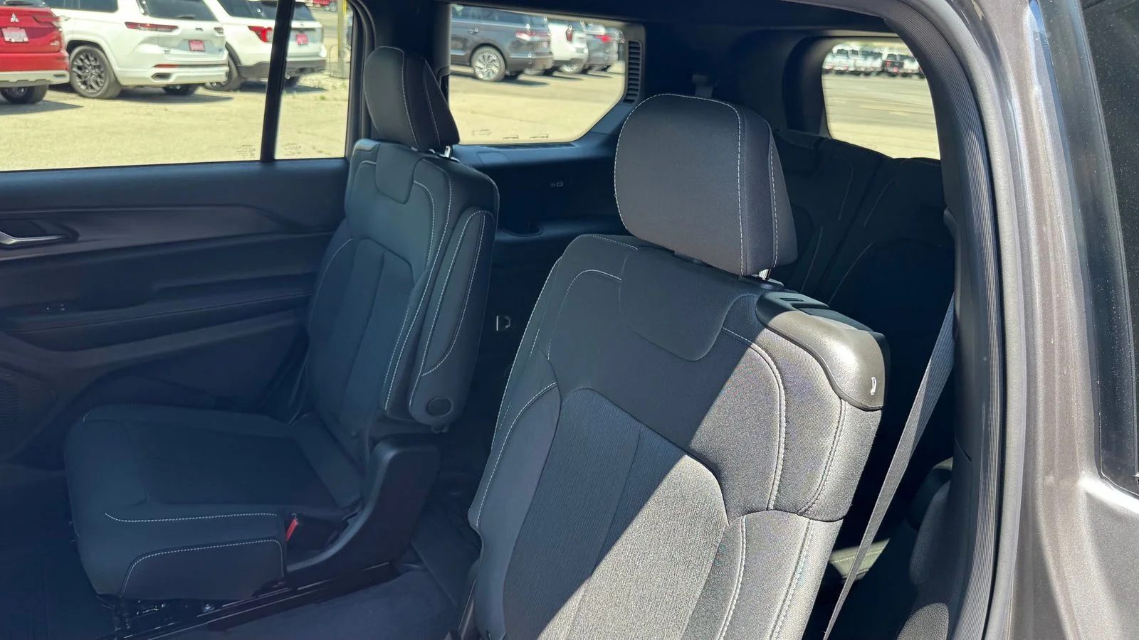 New 2026 Baltic Gray Metallic Clear-Coat Exterior Paint Jeep Laredo X image 26