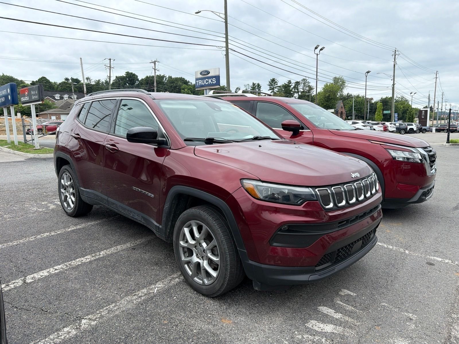 Used 2022 Velvet Red Pearlcoat Jeep Latitude Lux image 3