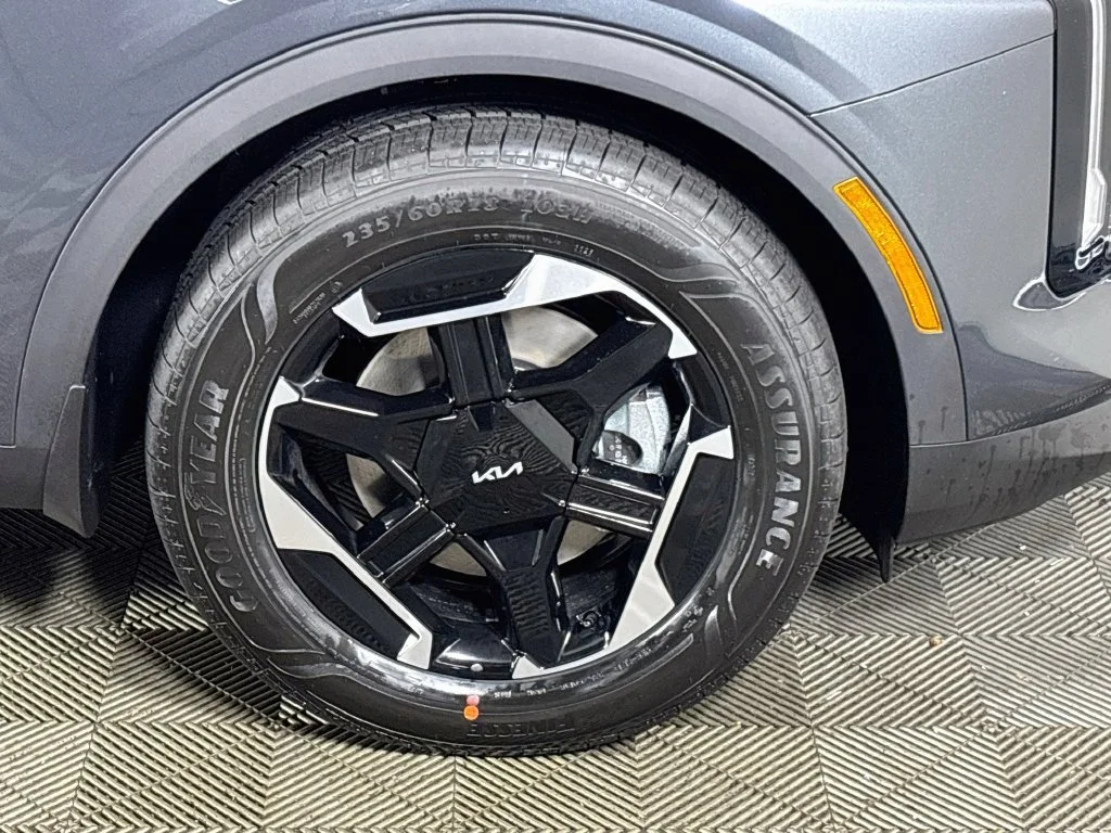 New 2027 Gravity Gray Kia S image 22