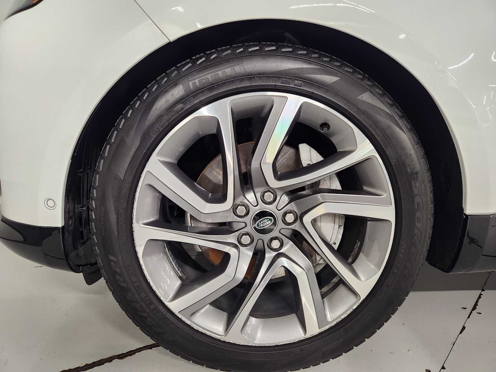 Used 2022 Fuji White Land Rover HSE Silver Edition image 8