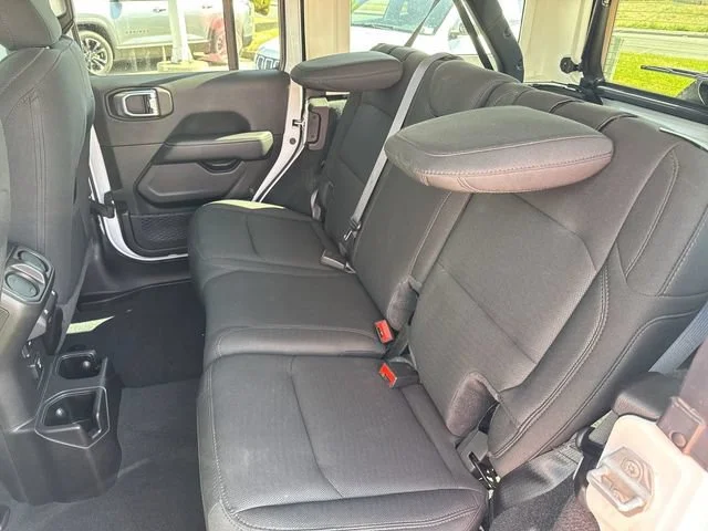 Used 2022 White Jeep Unlimited Sahara image 24