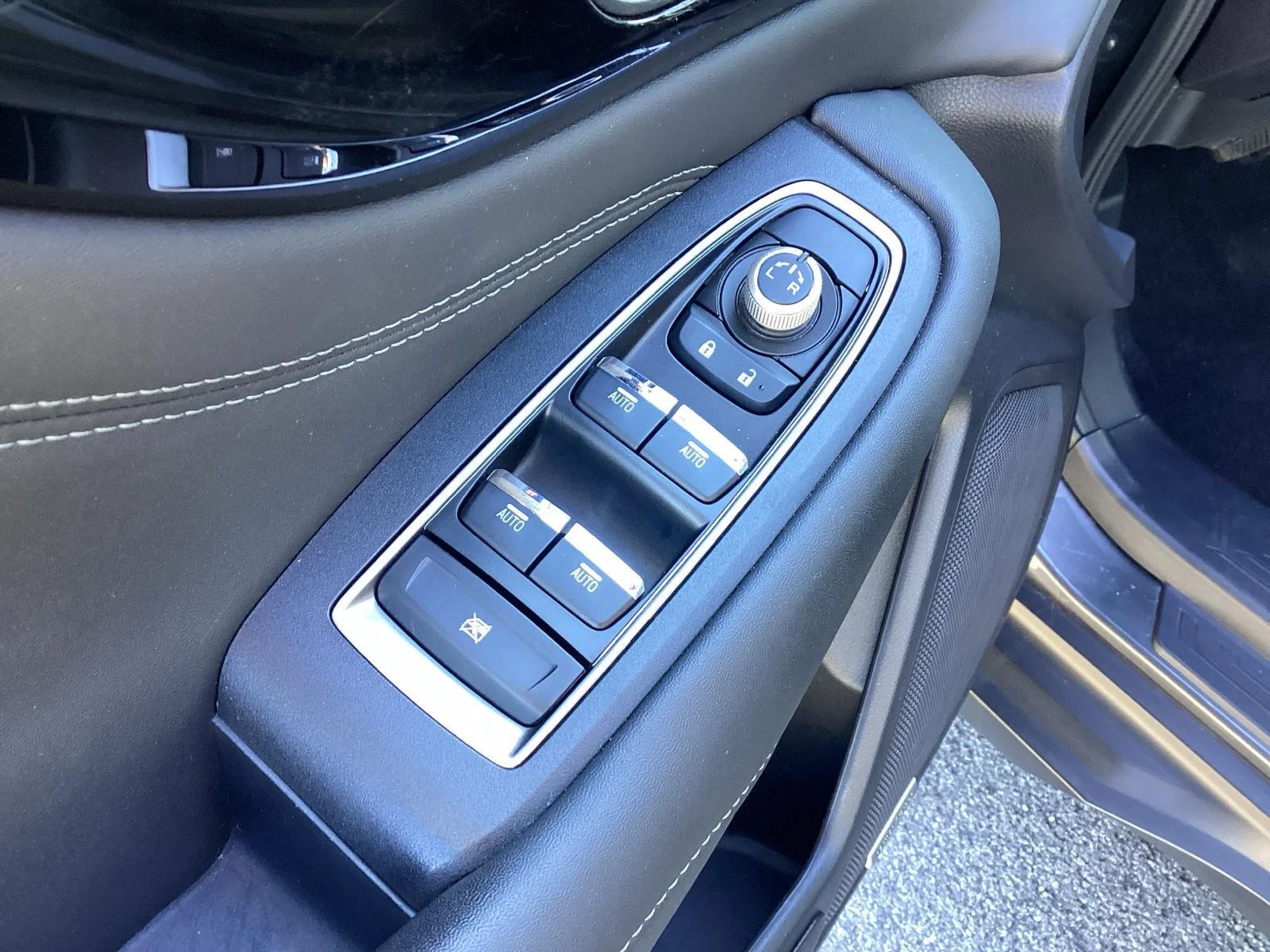 Used 2021 Magnetite Gray Metallic Subaru Limited image 18