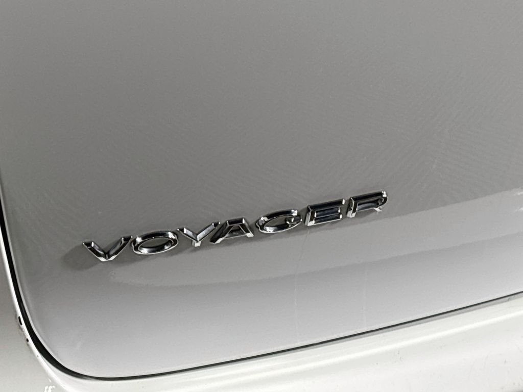 Used 2023 White Chrysler LX image 22
