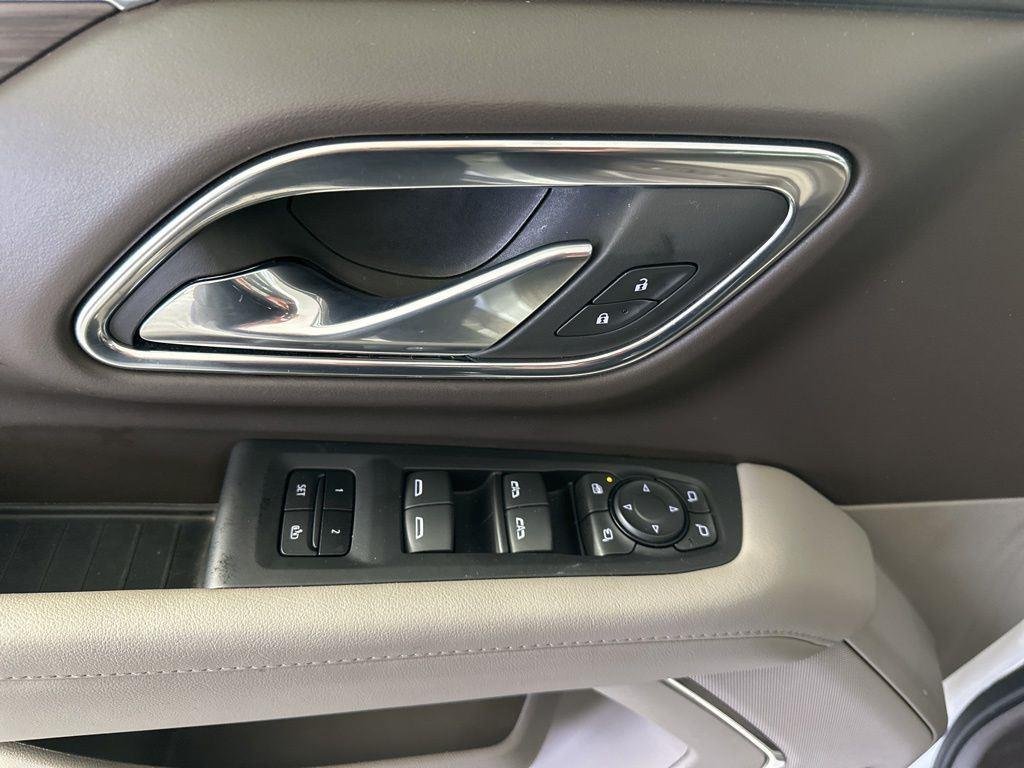 Used 2023 Pearl Chevrolet Z71 image 21