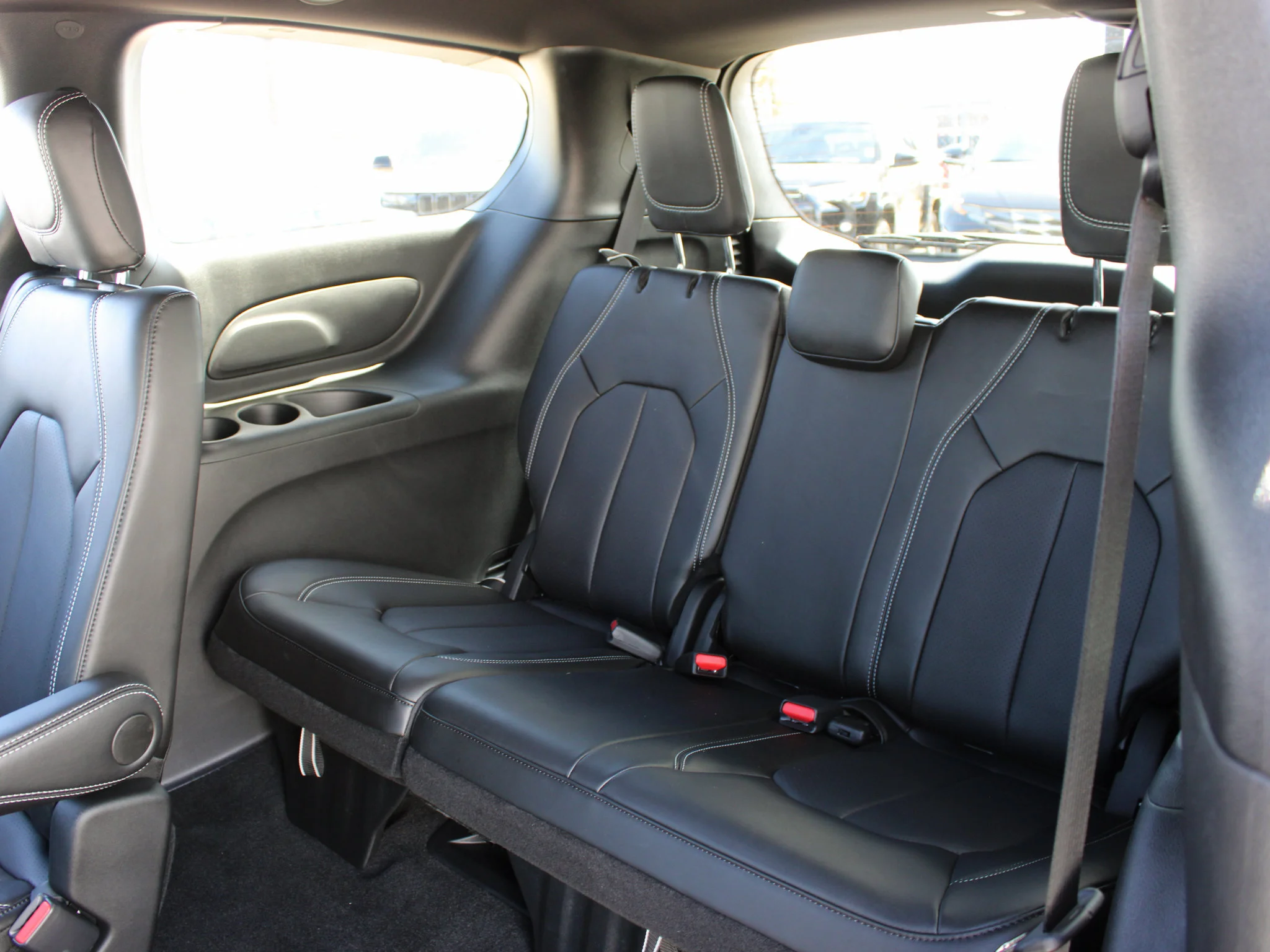 Certified Used 2025 Black Chrysler SXT * V6 | Heated Leather Seats | Adaptive Cruise | Apple CarPlay | Remote Start | Backup Camera image 18