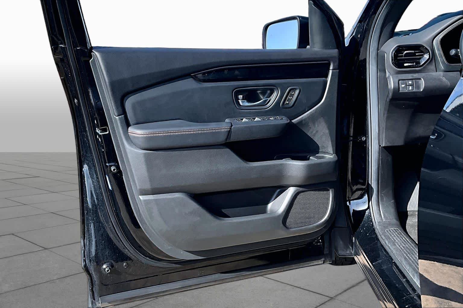Used 2024 Crystal Black Pearl Honda TrailSport image 22
