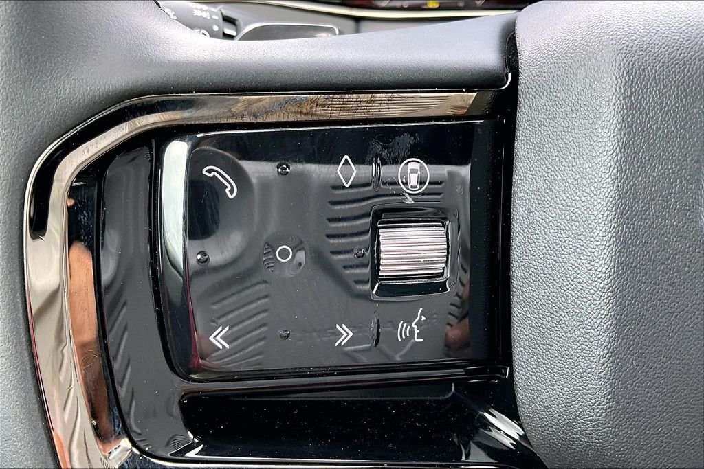 Used 2025 Santorini Black Metallic Land Rover Dynamic image 20