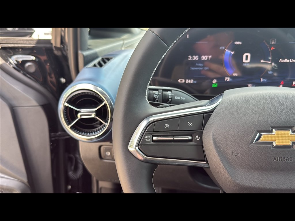 2025 Chevrolet Equinox EV 1LT - Photo 13