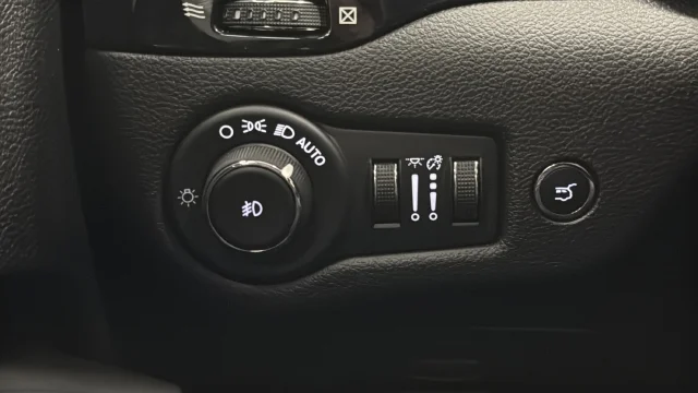 Used 2023 Diamond Black Jeep Altitude image 32