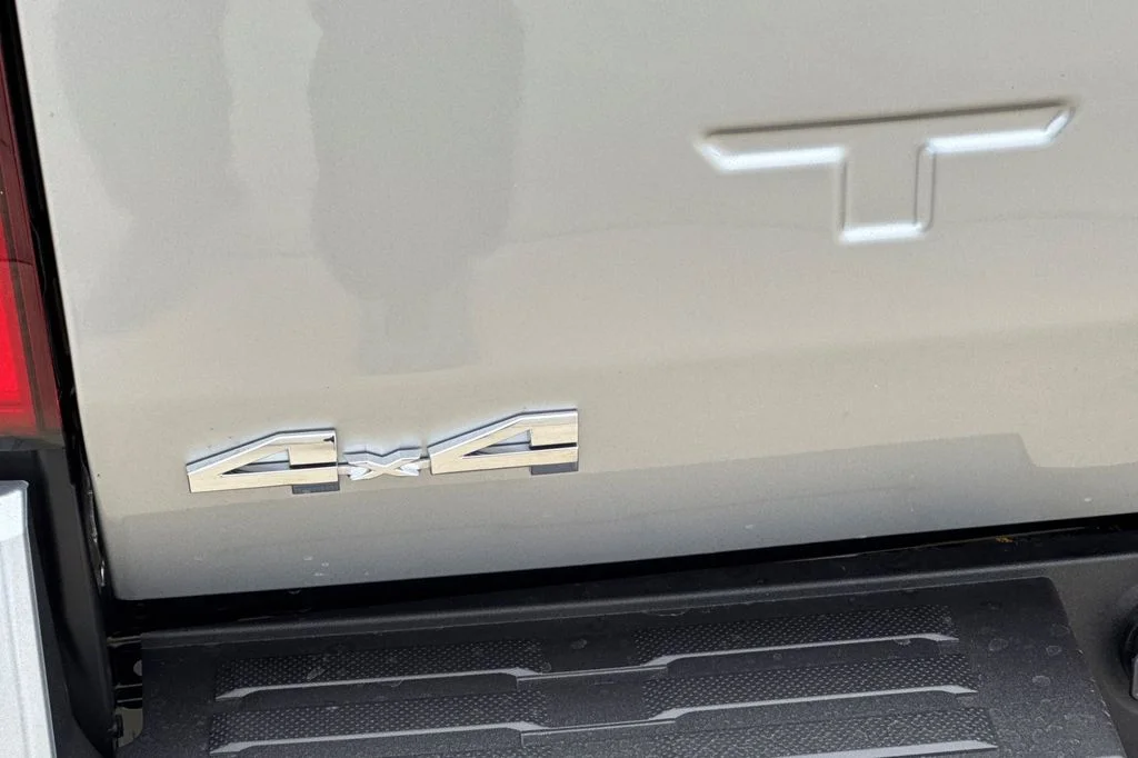 2025 Toyota Tacoma SR5 - Photo 24