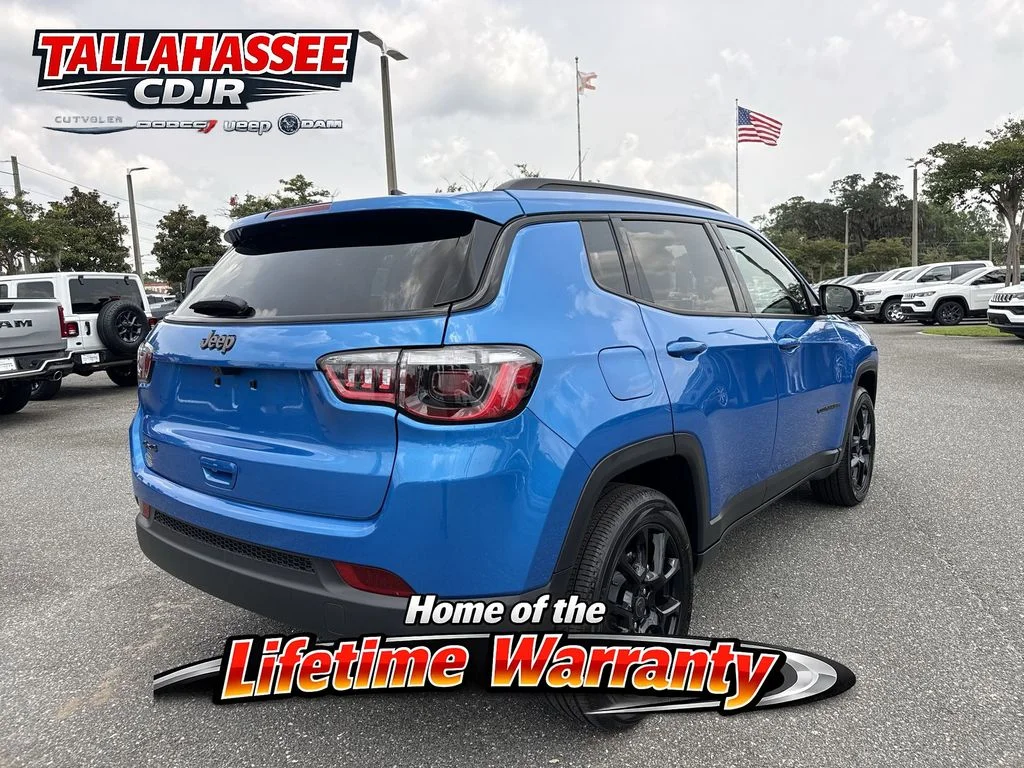 New 2026 Hydro Blue Pearl-Coat Exterior Paint Jeep Latitude image 3