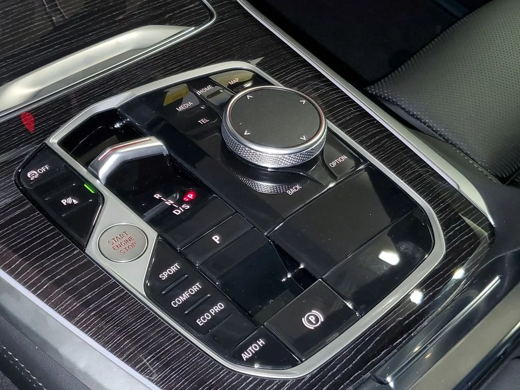 Used 2026 Skyscraper Grey Metallic BMW sDrive40i image 25