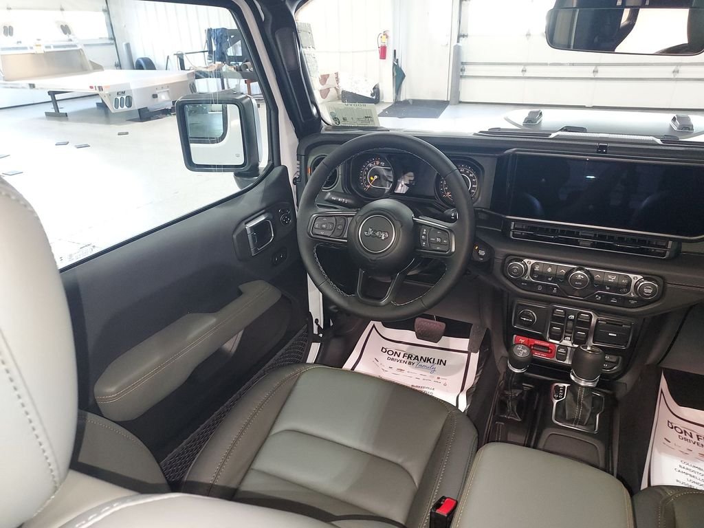 New 2026 Bright White Clear-Coat Exterior Paint Jeep Mojave X image 15