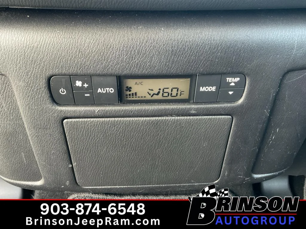 Used 2024 Aspen White Tricoat Nissan SL image 21