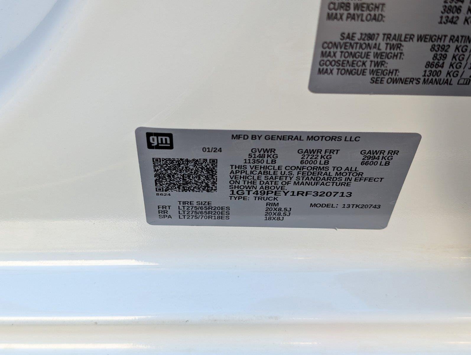 Used 2024 Summit White GMC AT4 image 14