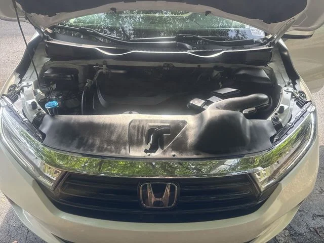 Used 2022 White Honda EX-L image 33