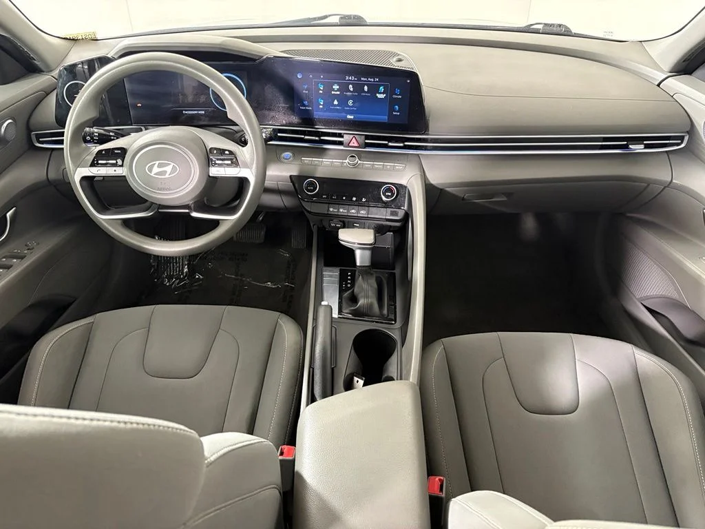 Used 2024 Gray Hyundai SEL image 33