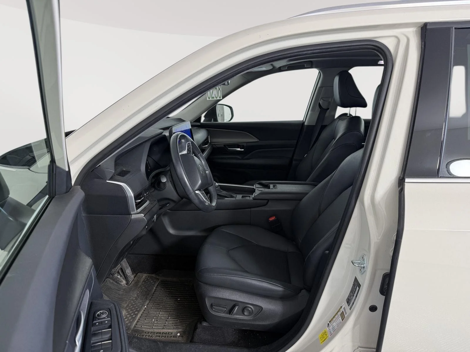 Used 2024 Coastal Cream Toyota XLE image 3