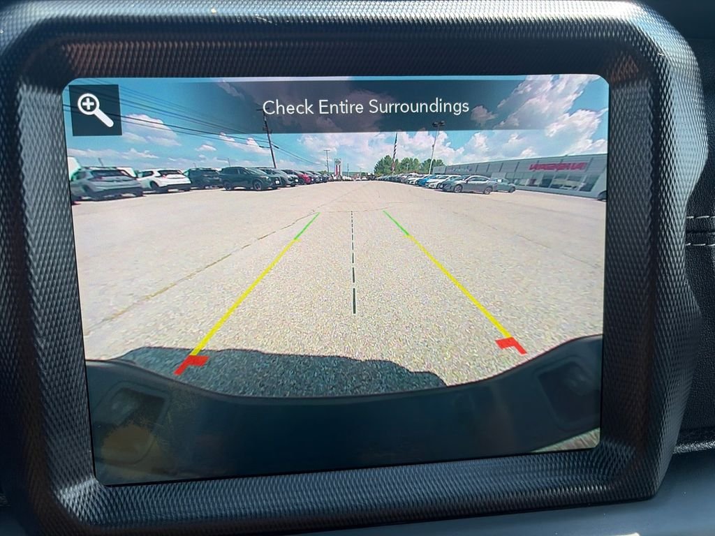 Used 2020 Crystal Metallic Jeep Overland image 21
