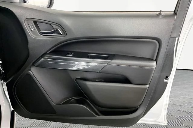 Used 2022 White GMC AT4 w/Leather image 27
