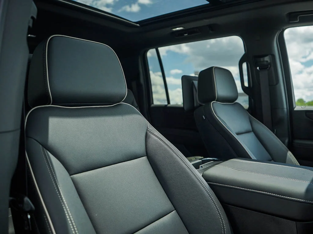 New 2026 Sterling Metallic GMC Elevation image 12
