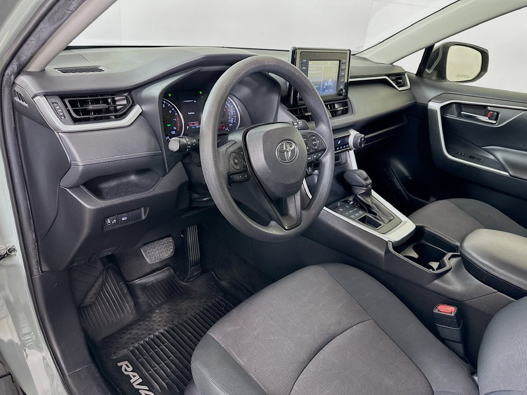 Used 2019  Toyota XLE image 9
