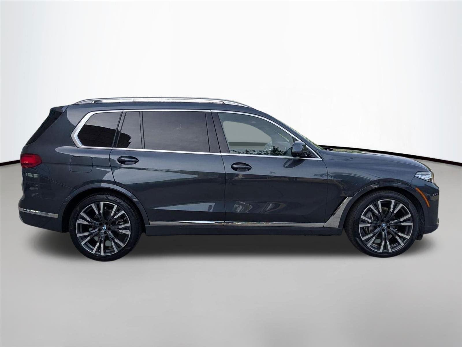 Used 2022 Arctic Grey Metallic BMW xDrive40i image 4