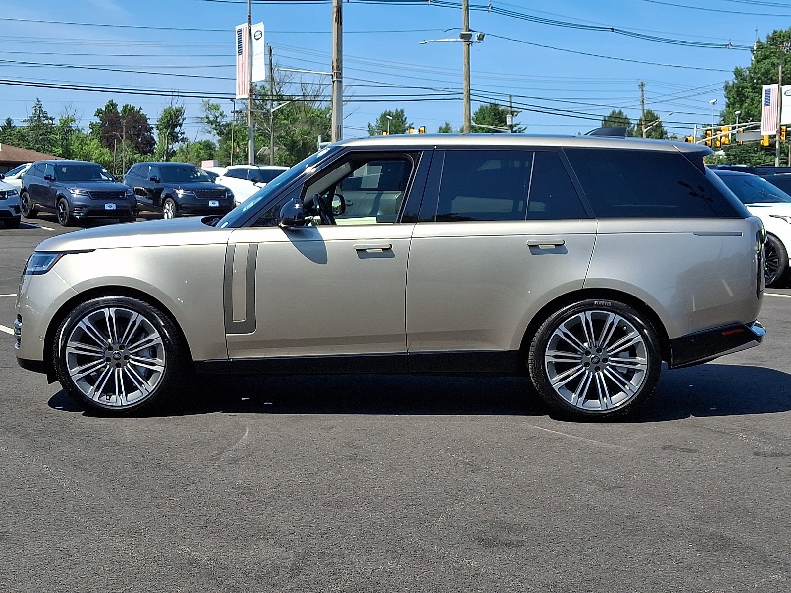 Certified Used 2024 Batumi Gold Premium Metallic   1Dm Land Rover SE image 8