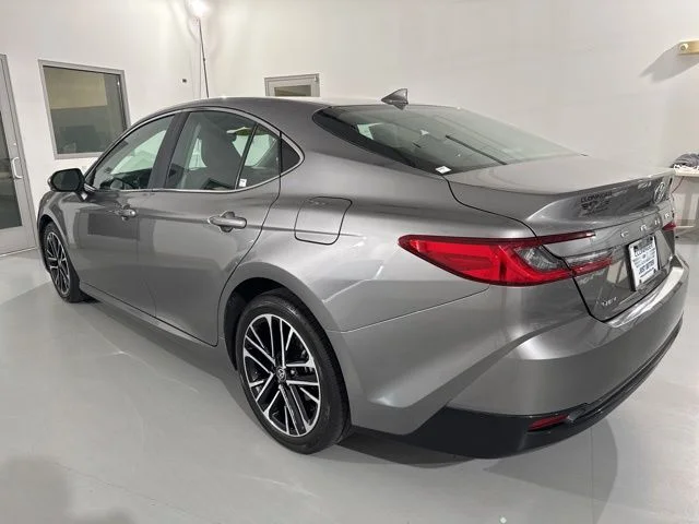 Used 2025  Toyota XLE image 6