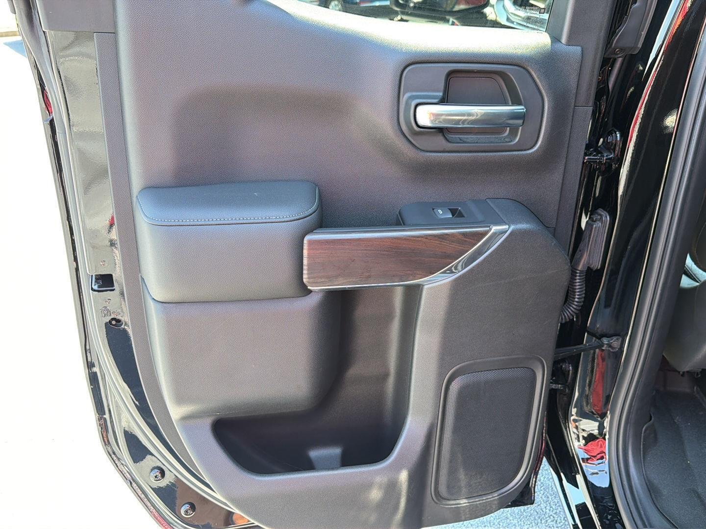 Used 2019 Onyx Black GMC SLT image 17